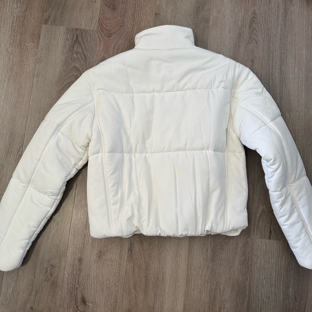 Mont Blanc Puff Jacket TravisMathew - Picture 10 of 14